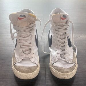 Nike Blazer Mid 77 Vintage White Black Leather Swoosh Mid Top Sneakers 8.5